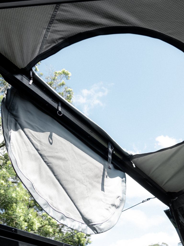 Roof hatch (optional) full open