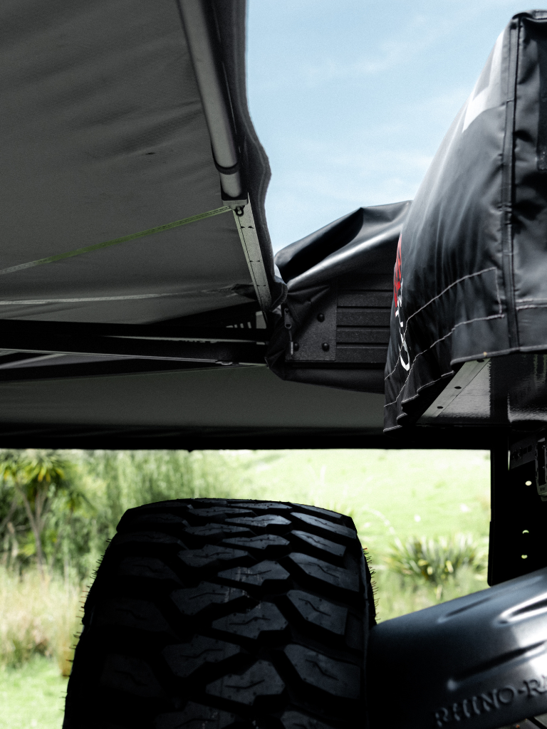 Lucas Creek 270 Freestanding awning hinge