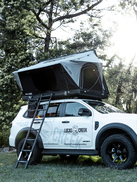 Lucas Creek D-Luxe Aluminium Hard shell tent open on the Lucas Creek Ford Everest - deluxe model with extra comfort and features