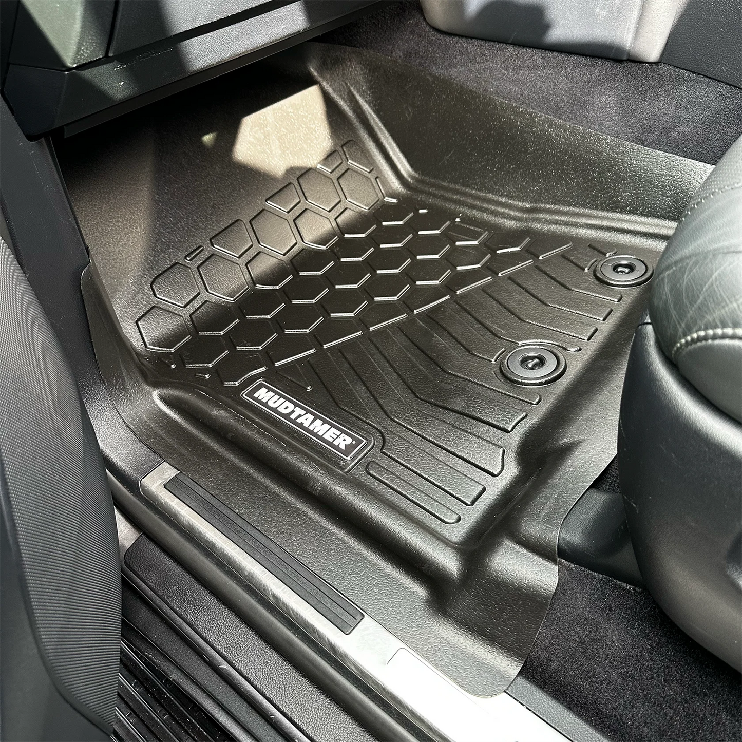 MUDTAMER Floor Mats | Toyota Land Cruiser 200 Series Sahara/VX 2007-2021